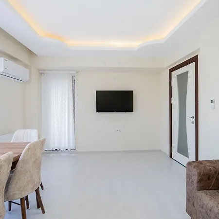 Central And Cozy Flat W Balcony And Acs In Apartment *