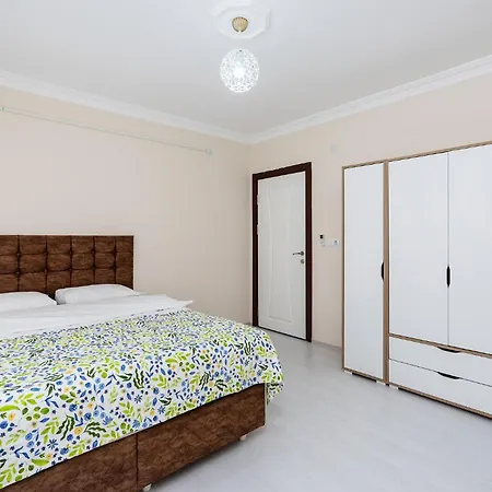Central And Cozy Flat W Balcony And Acs In Apartment *