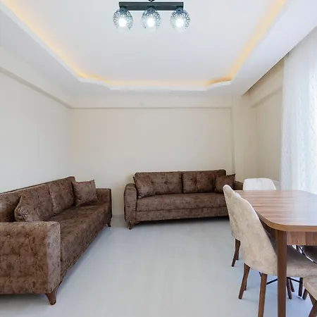 Central And Cozy Flat W Balcony And Acs In Apartment *